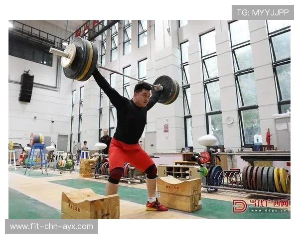 举重训练营引入可视化训练反馈系统提升训练效果，举重训练内容